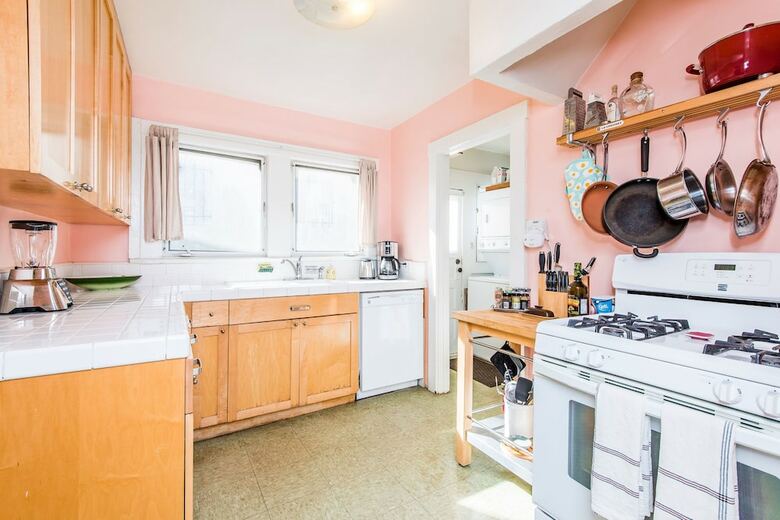 Charming 2 Bedroom Bungalow In Silver Lake