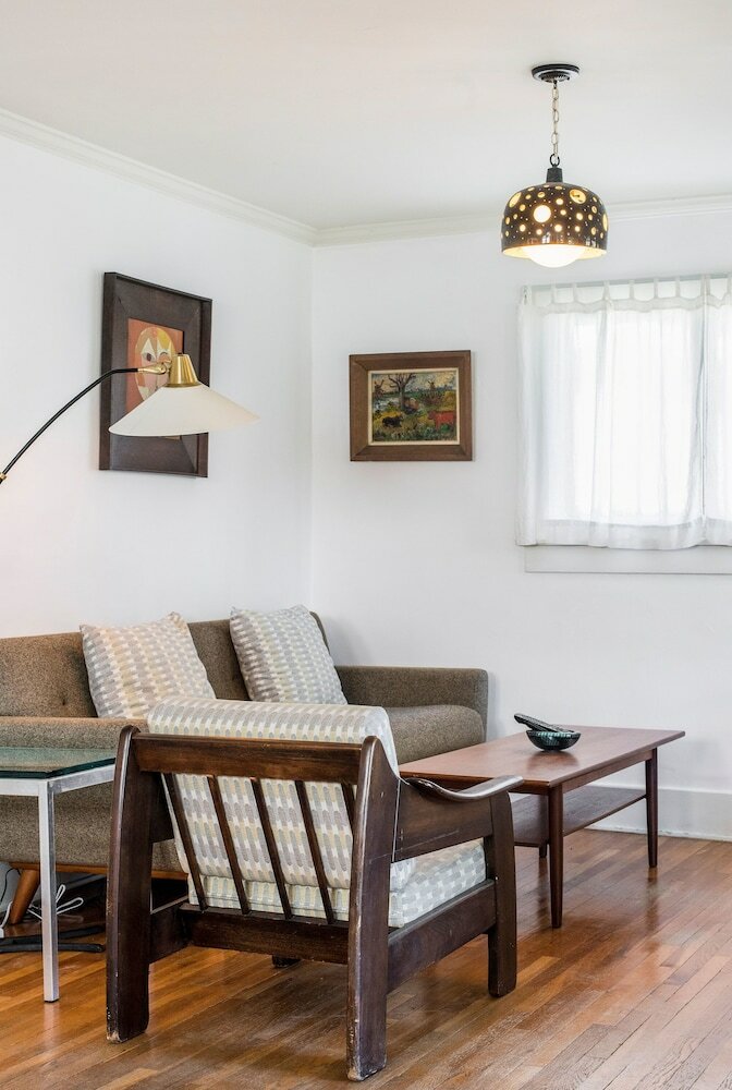 Charming 2 Bedroom Bungalow In Silver Lake
