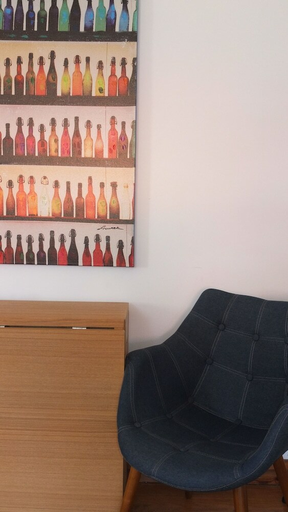 Quiet And Sunny Central Lisbon Apartment