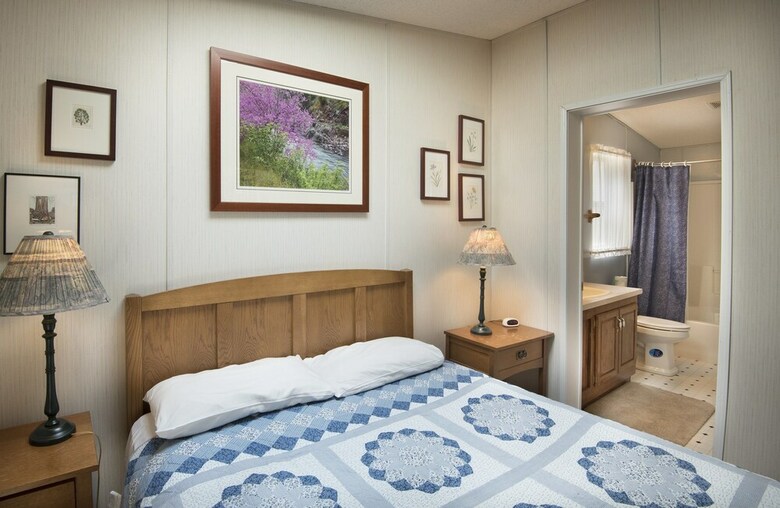 Rosenberg's Creekside Cabin