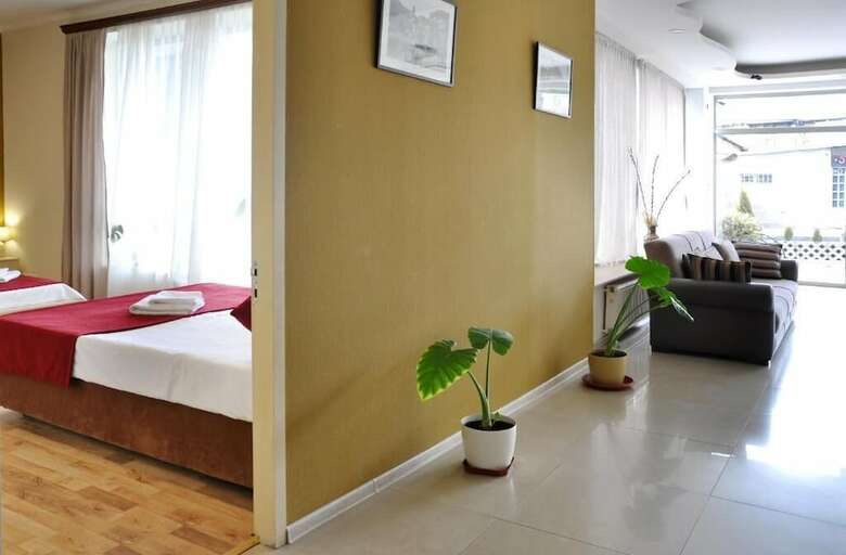 Hotel Nameless