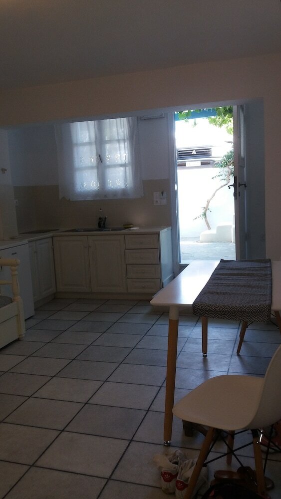 Sea View Apartments & Studios