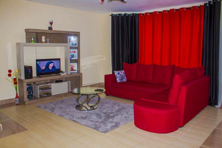 Elegant Comfy 3 Bedroom Apartment