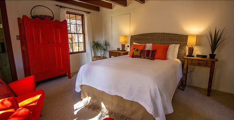 Old Taos Guesthouse Bed And Breakfast
