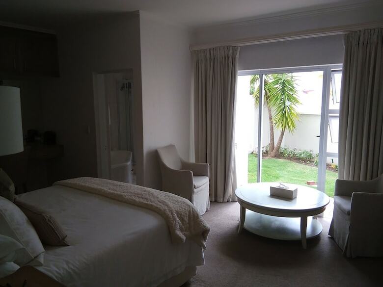Hotel 115 On Beachy Head Drive Guest House