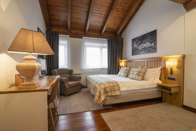 Hotel Eira Ski Lodge