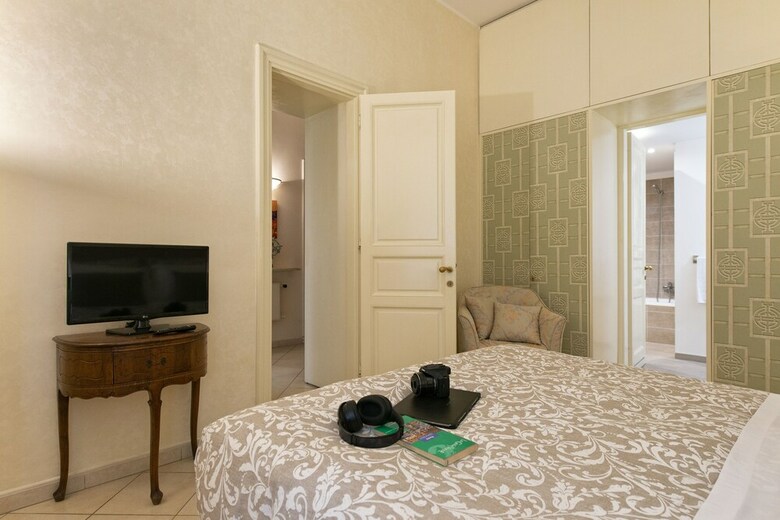 Rome Trevi Fountain Apartment