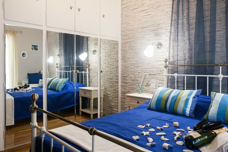 Gold And Blue Luxurious Apartment