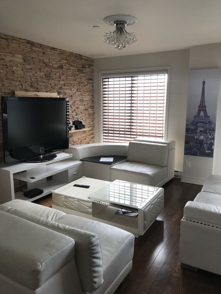 Laval Centre Apartment