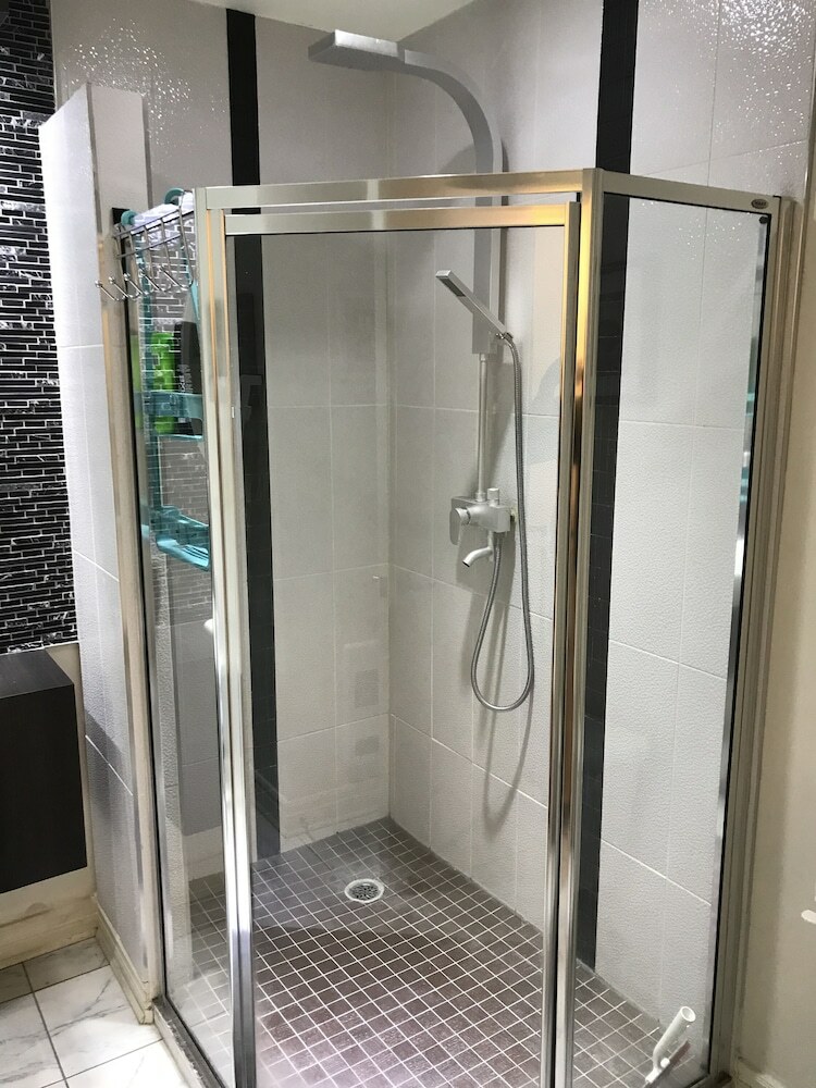 Laval Centre Apartment