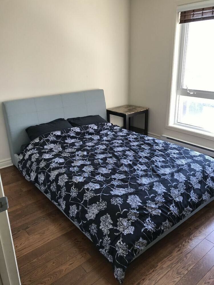 Laval Centre Apartment