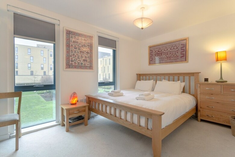 Modern 3 Bedroom Duplex Apartment In Stepney