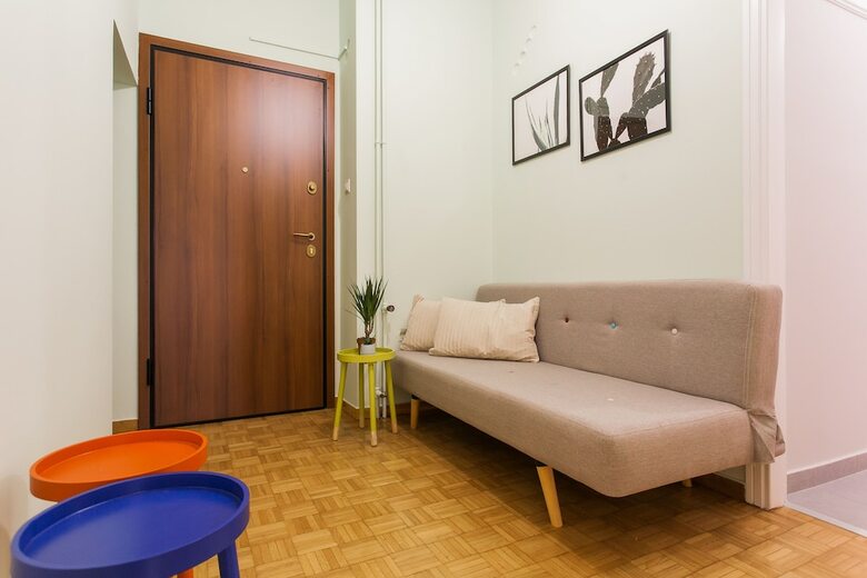Central Apartment Near Metro Station