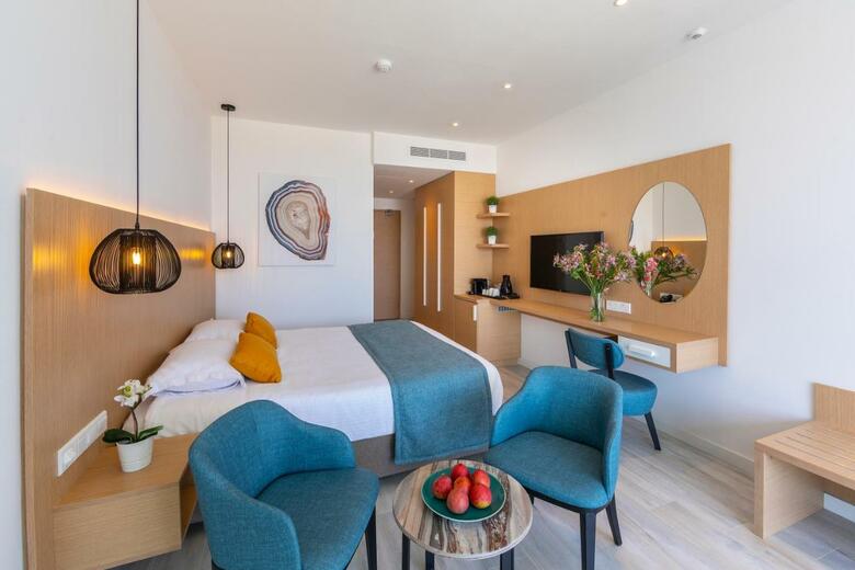 Hotel Leonardo Crystal Cove & Spa By The Sea - Adults Only