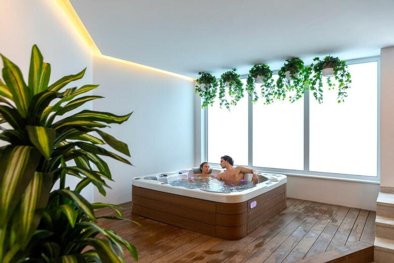 Hotel Leonardo Crystal Cove & Spa By The Sea - Adults Only