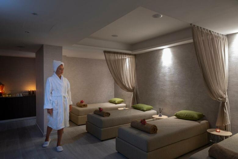 Hotel Leonardo Crystal Cove & Spa By The Sea - Adults Only