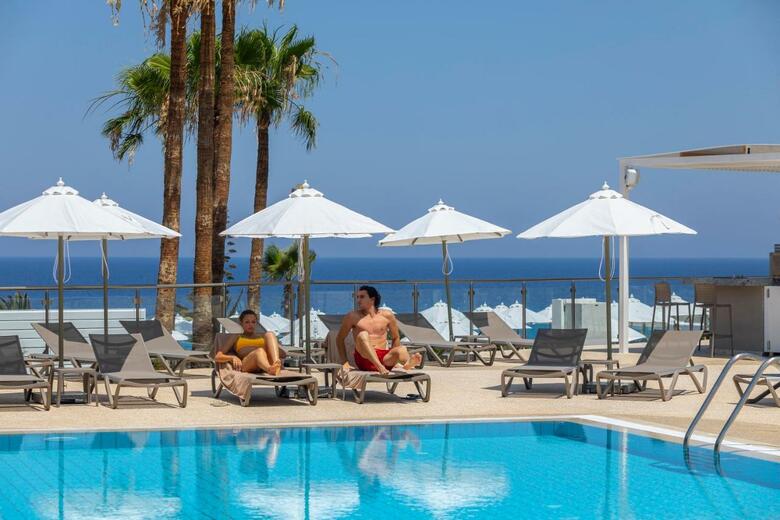 Hotel Leonardo Crystal Cove & Spa By The Sea - Adults Only