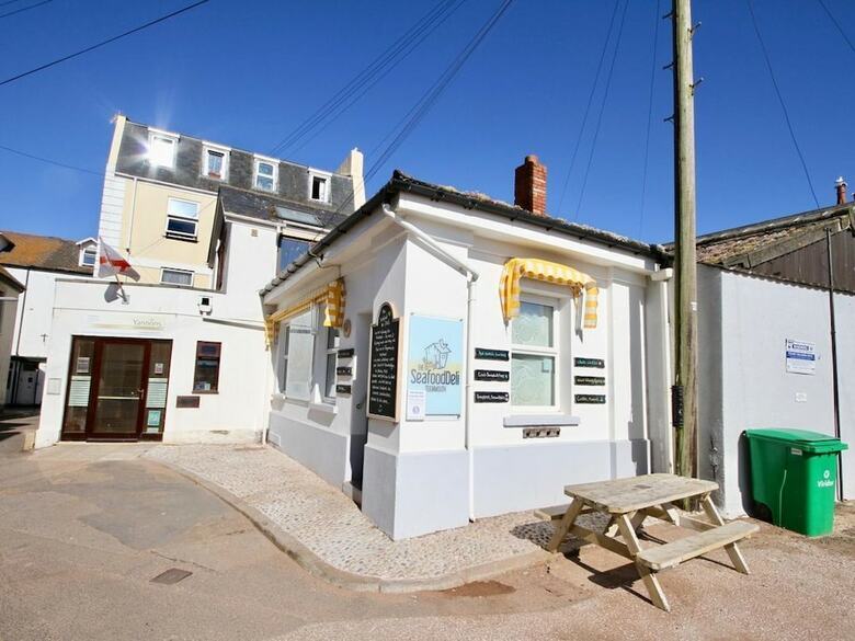 Villa Allways - Spacious Bungalow Near Beaches