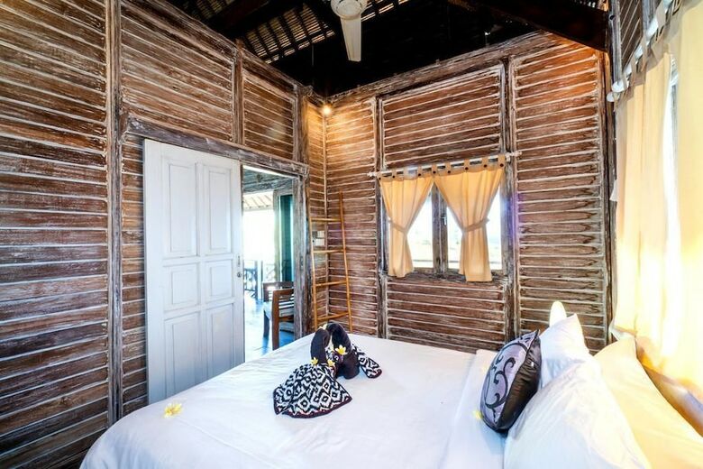 Hotel Island Cove Resort