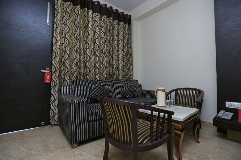 Oyo 27864 Hotel Samrat