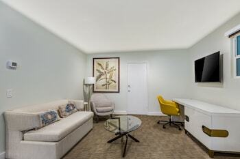 Anaheim Plaza Hotel