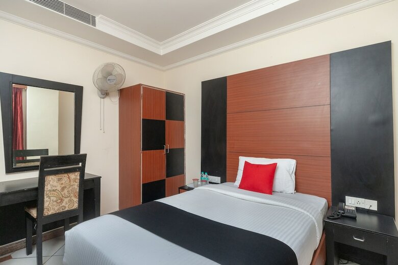 Capital O 8145 Emarald Hotel