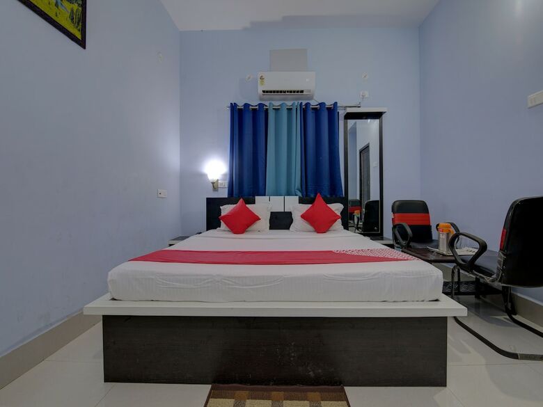 Hotel Oyo 18839 Dhanraj Residency