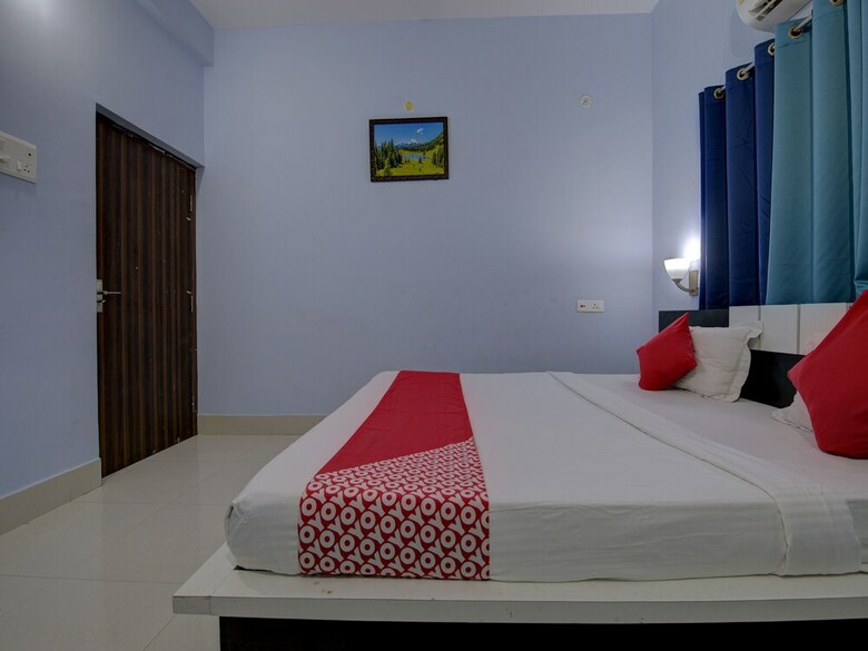 Hotel Oyo 18839 Dhanraj Residency