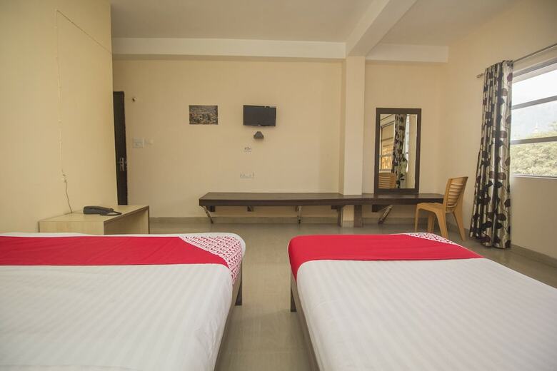 Hotel Oyo 25104 Barsana