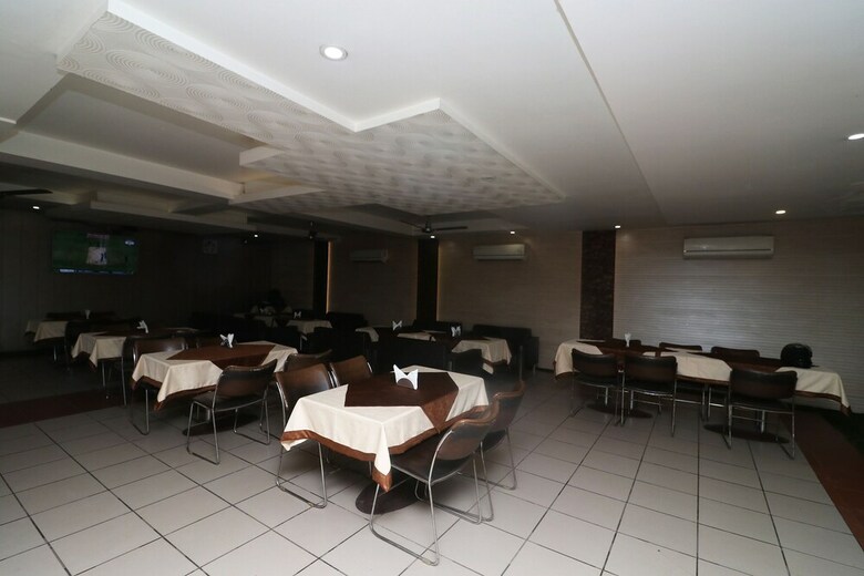 Oyo 22826 Hotel Sheltear & Resturant