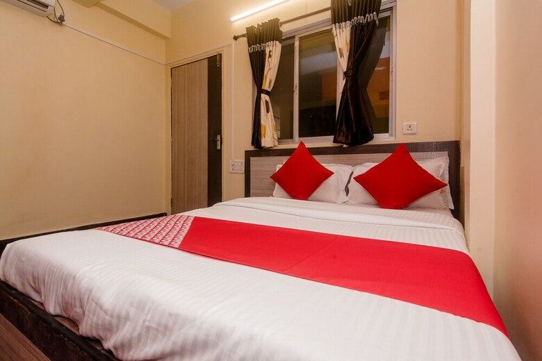 Oyo 26206 Hotel Paras