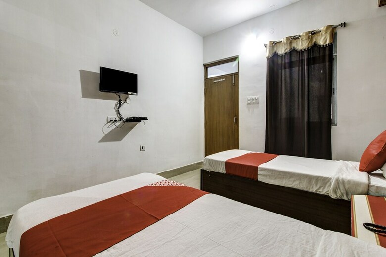 Hotel Oyo 19515 Kalyan Residency