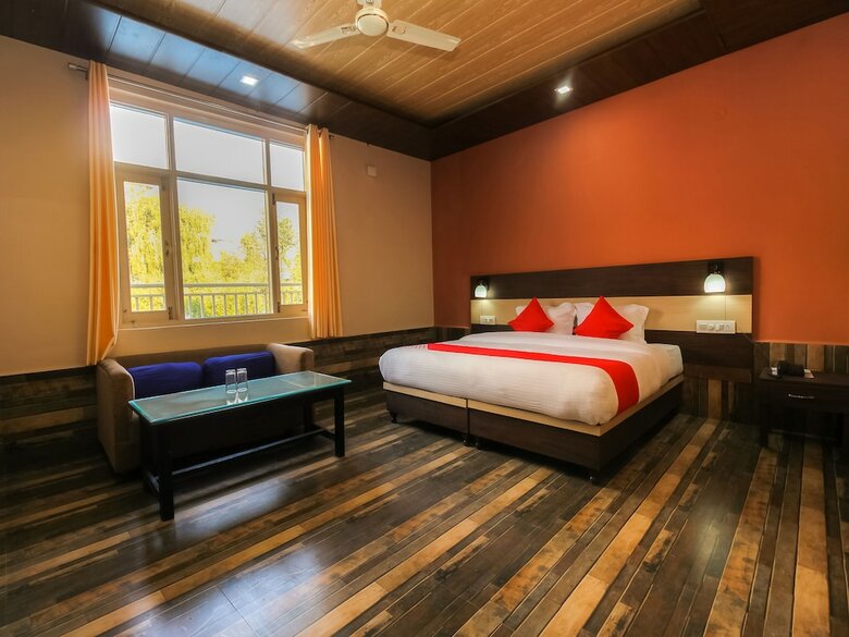 Hotel Oyo 26672 Funky Town