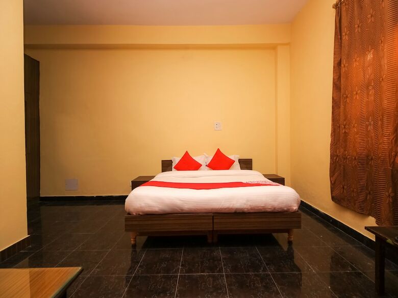 Hotel Oyo 26672 Funky Town