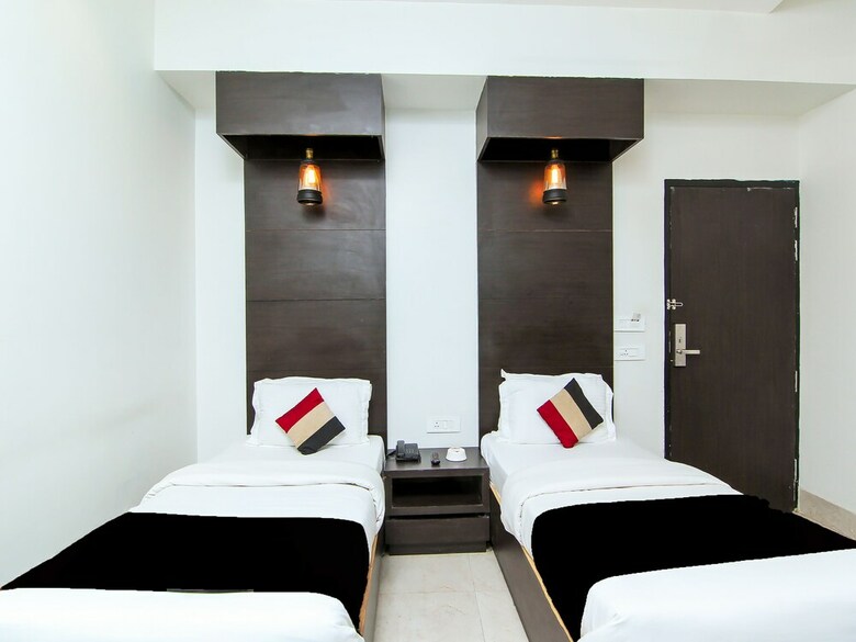 Capital O 28615 Hotel Crossroad