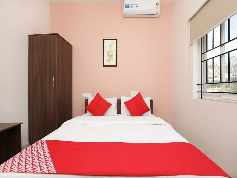Hotel Oyo 28191 Indra Comforts
