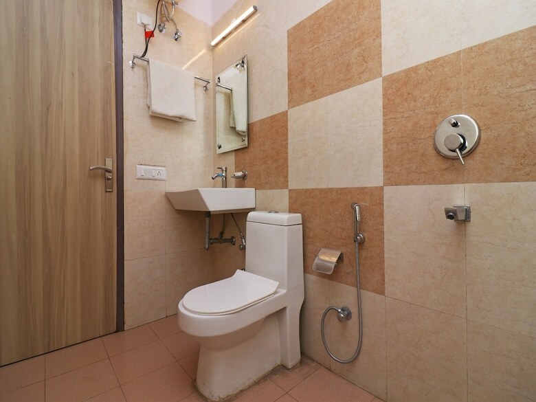Hotel Oyo 26161 Plazzo Inn