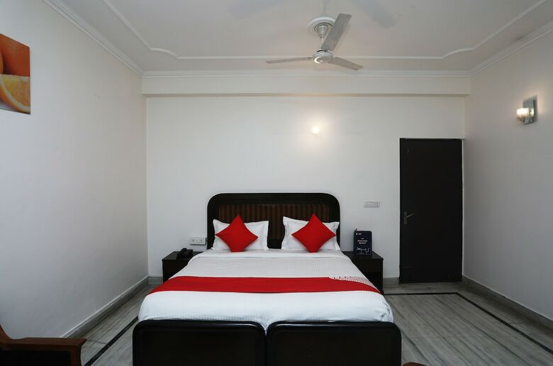 Hotel Oyo 22270 Sky Inn