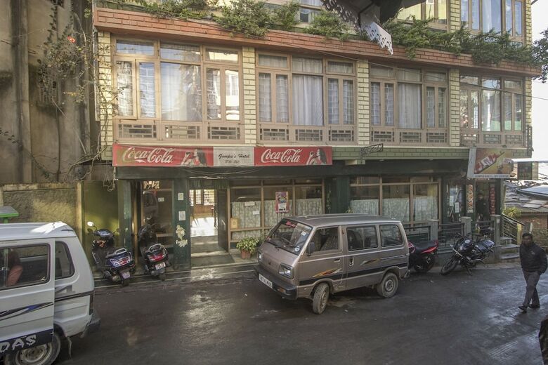 Hotel Oyo 23578 Gompus