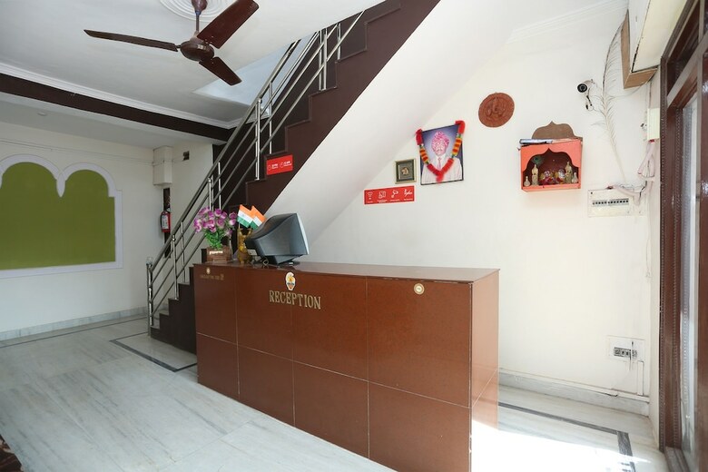 Oyo 23240 Hotel Pramod Palace