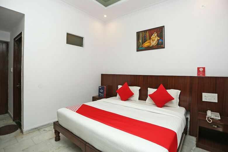 Oyo 23240 Hotel Pramod Palace