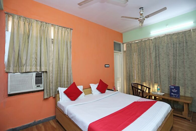 Oyo 10674 Hotel Royal Inn
