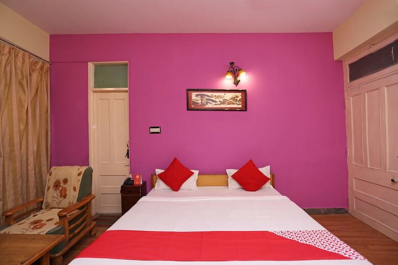 Oyo 10674 Hotel Royal Inn