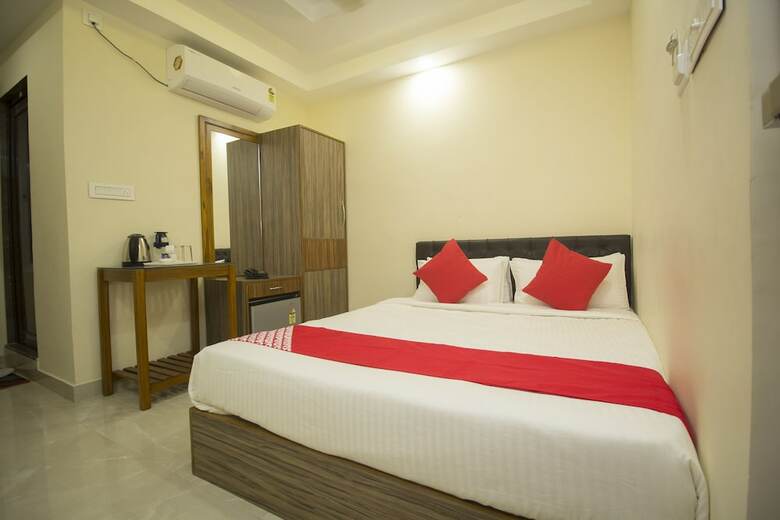 Hotel Oyo 24810 Silver Crescent