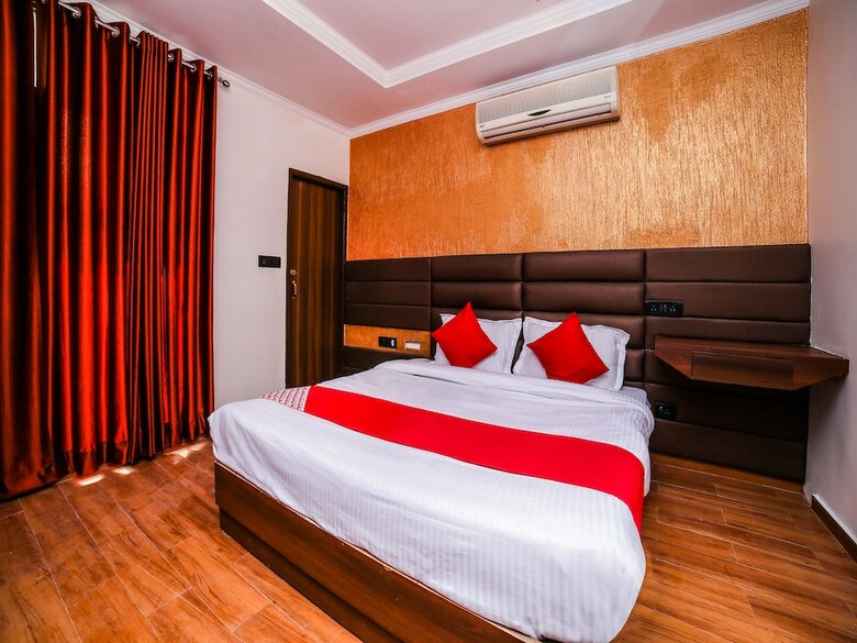 Oyo 26589 Hotel Royal Town
