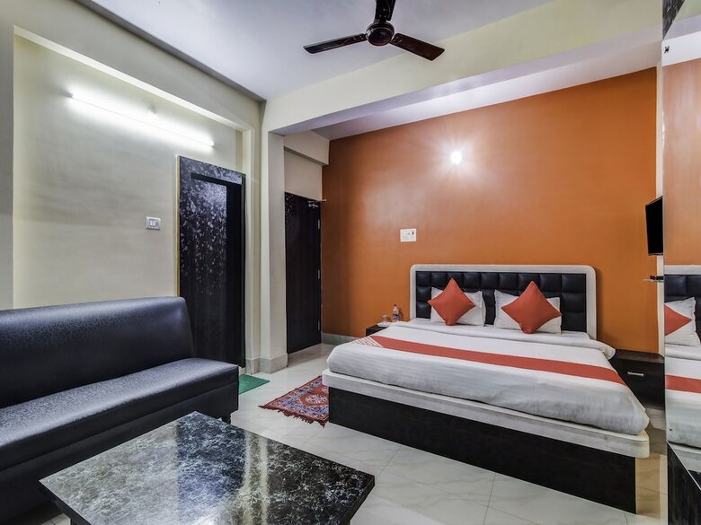 Oyo 27698 Hotel Navneet Residency