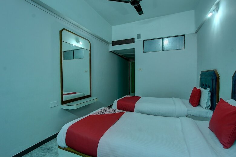 Oyo 24579 Flagship Hotel Padmam