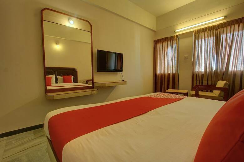 Oyo 24579 Flagship Hotel Padmam