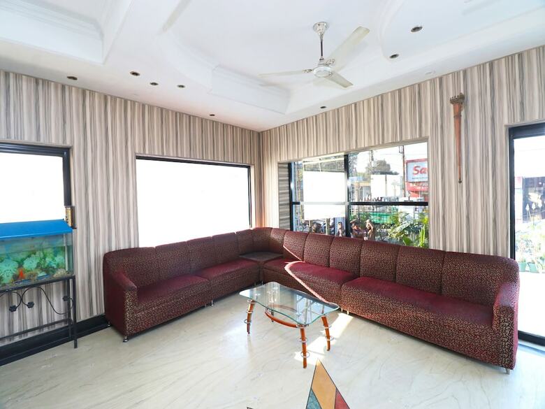 Oyo 26602 Hotel Shubham