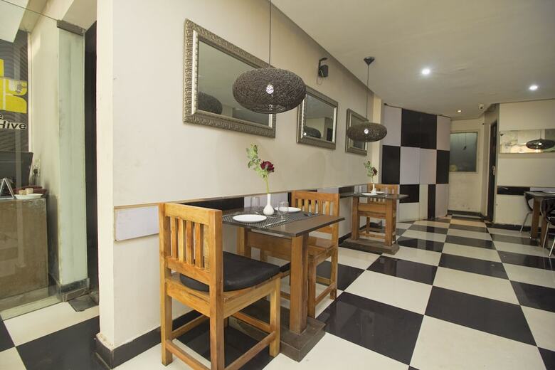 Hotel Oyo 28171 Kava Suites